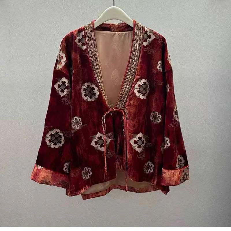 High End Spring New Chinese Style V-neck Silk+Velvet Beading Design Single Button + Tassel Elegant Loose Women's Jacket S-XL
High End Spring New Chinese Style V-neck Silk+Velvet Beading Design Single Button + Tassel Elegant Loose Women's Jacket S-XL