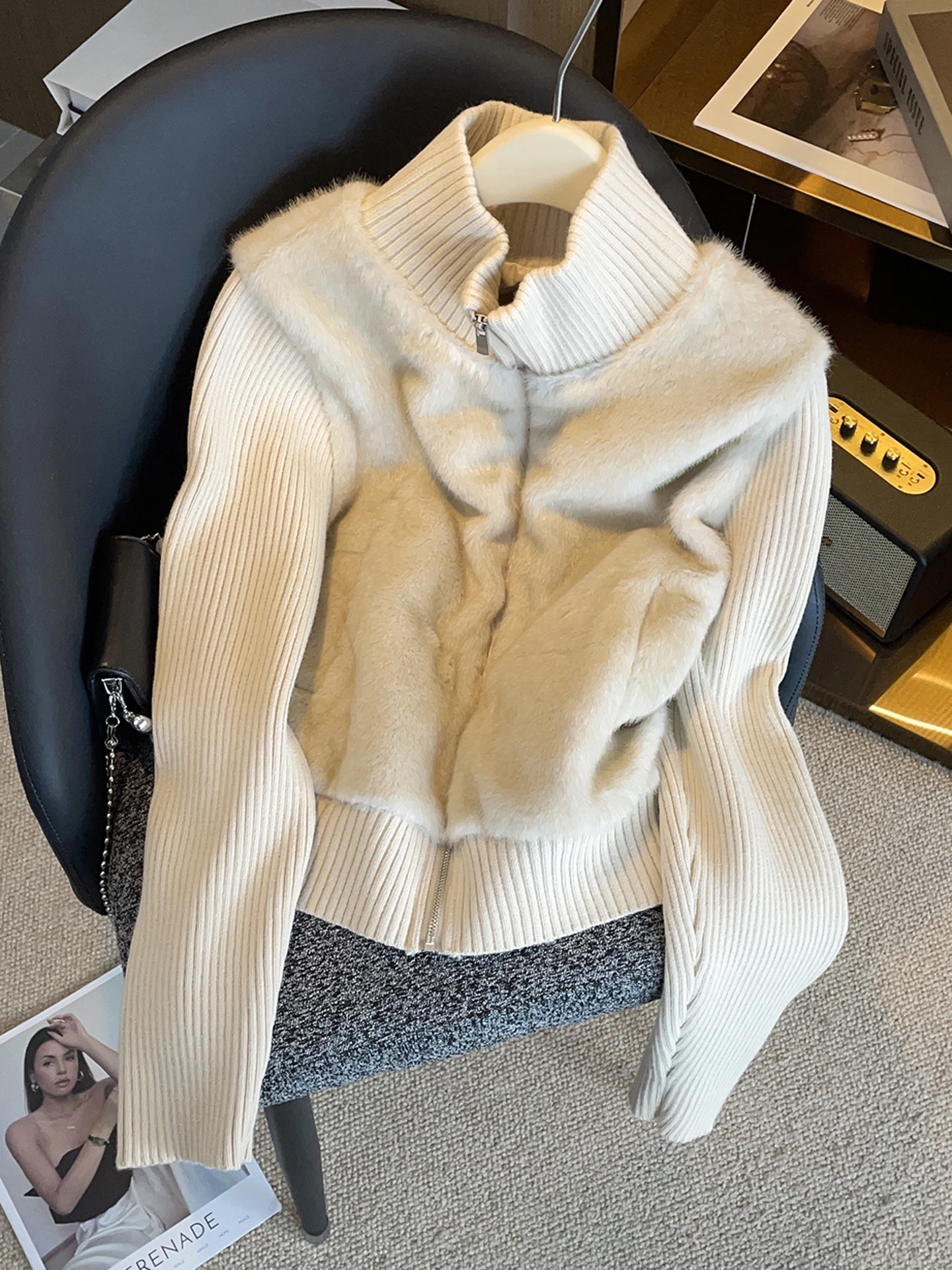 Высококачественный женский вязаный свитер с воротником-стойкой, норковый мех, осень-зима, модный свитер, средний размер, длинный све
Высококачественный женский вязаный свитер с воротником-стойкой, норковый мех, осень-зима, модный свитер, средний размер, длинный све