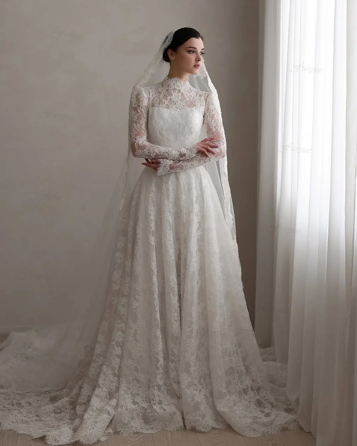 Funyue Customized Elegant Lace Wedding Dress A-Line High Neck Long Sleeves Bridal Dress for Bride with Veils Robe De Mariée
Funyue Customized Elegant Lace Wedding Dress A-Line High Neck Long Sleeves Bridal Dress for Bride with Veils Robe De Mariée