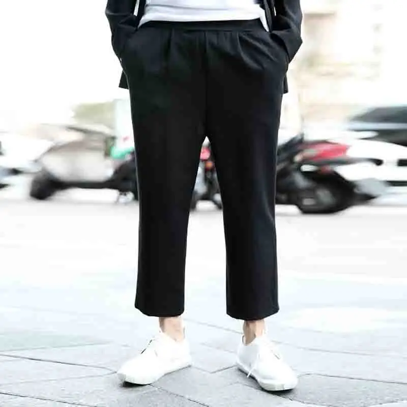 Autumn Men's New Simple Slim Cropped Pants Fashion Korean Trend Elastic Waist Black Versatile Slim Men's Pants
Autumn Men's New Simple Slim Cropped Pants Fashion Korean Trend Elastic Waist Black Versatile Slim Men's Pants