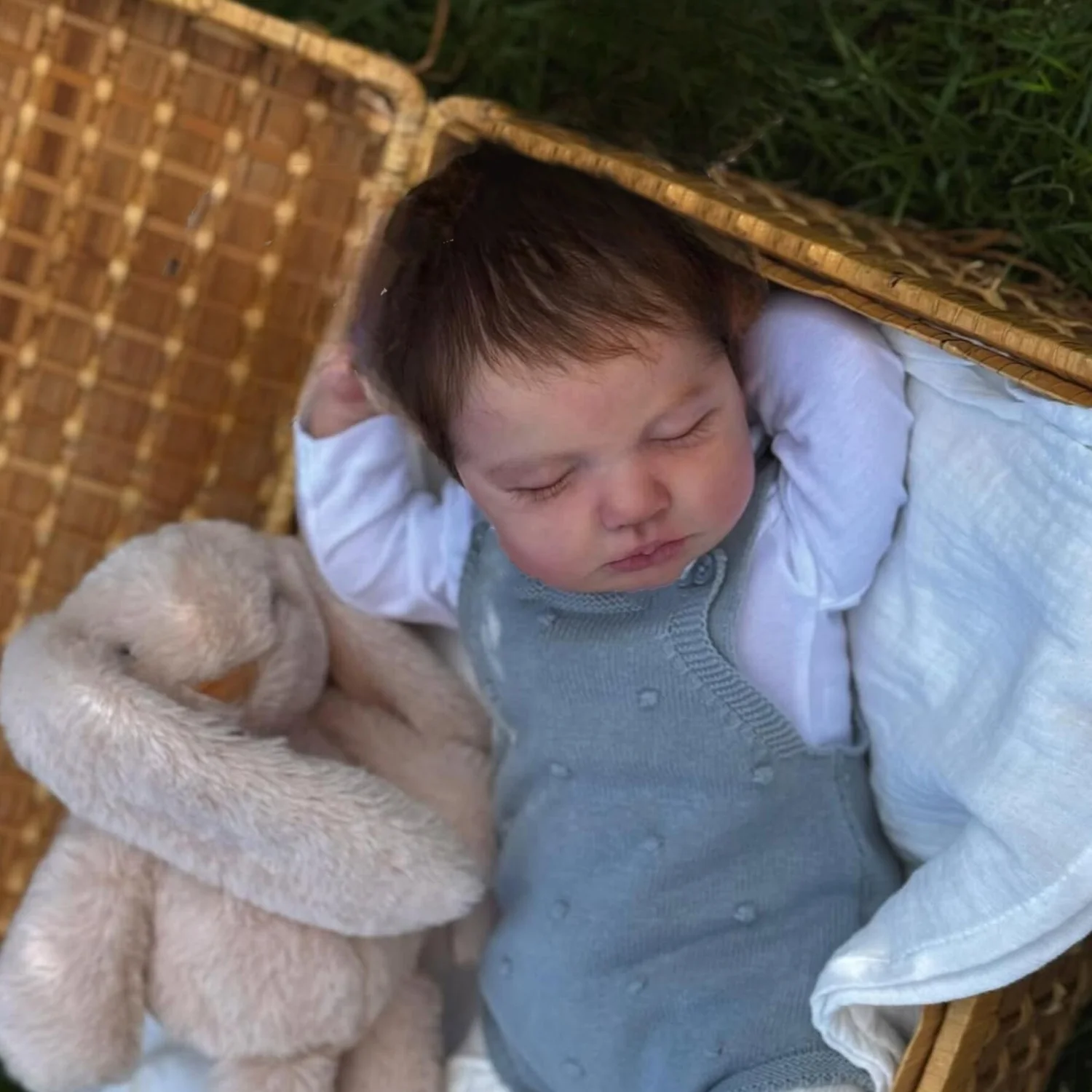 BZDOLL 48 CM Asleep Reborn Baby Doll Toy For Girl Lifelike Vinyl Limbs Cloth Body 19inch Handmade Doll Lovely Birthday Gift
BZDOLL 48 CM Asleep Reborn Baby Doll Toy For Girl Lifelike Vinyl Limbs Cloth Body 19inch Handmade Doll Lovely Birthday Gift