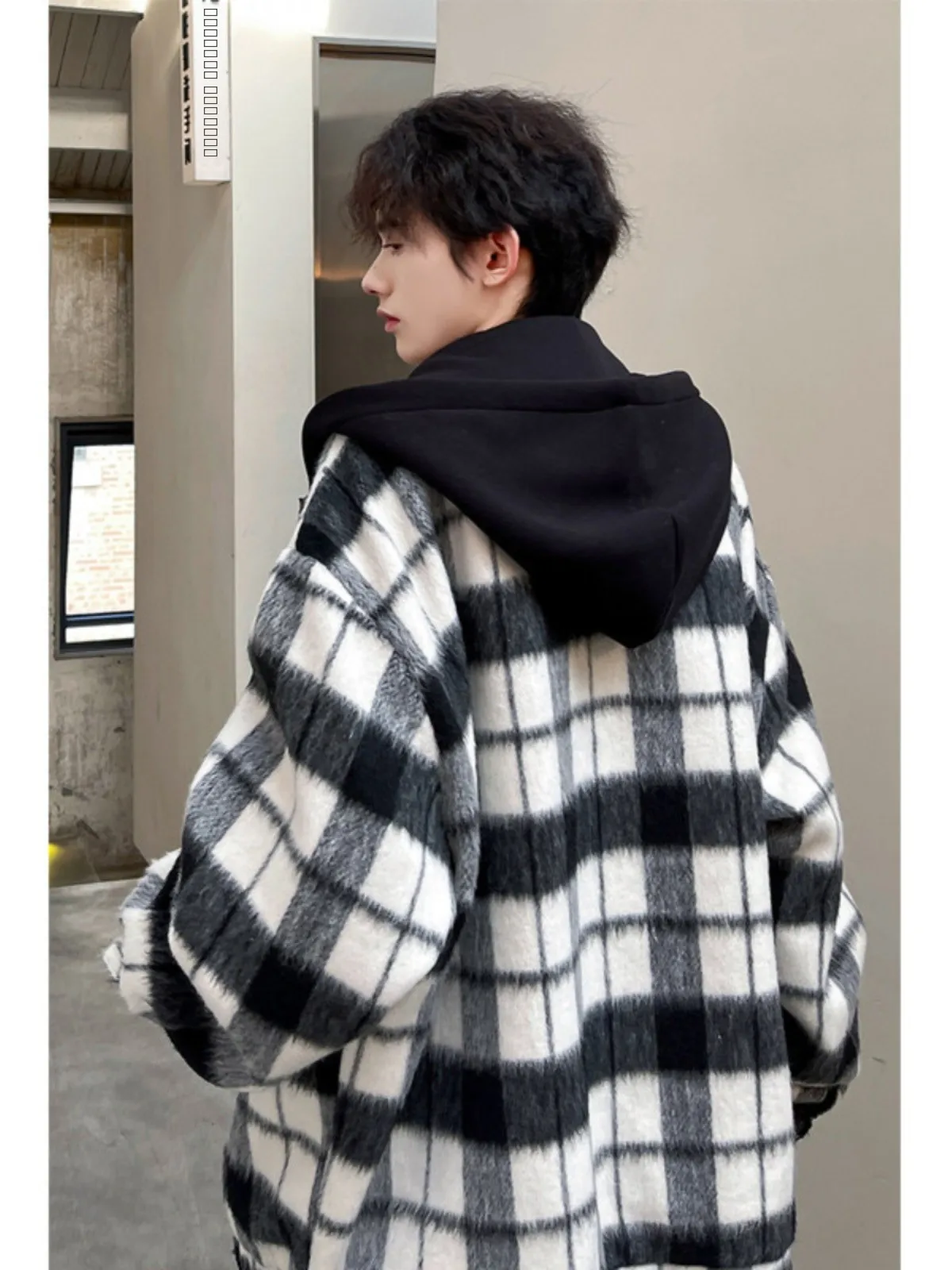 Мужское шерстяное пальто Bla White Plaid в клетку, осенне-зимнее, свободного кроя, модное, в корейском стиле, с капюшоном
Мужское шерстяное пальто Bla White Plaid в клетку, осенне-зимнее, свободного кроя, модное, в корейском стиле, с капюшоном