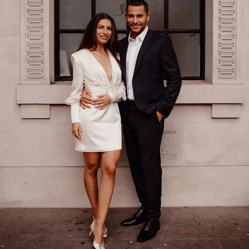 Classic Satin Mini Wedding Dress Sexy Deep V-Neck Long Sleeves 2025 Pleat Sashes Ivory Zipper Short Dress Gowns Customized
Classic Satin Mini Wedding Dress Sexy Deep V-Neck Long Sleeves 2025 Pleat Sashes Ivory Zipper Short Dress Gowns Customized