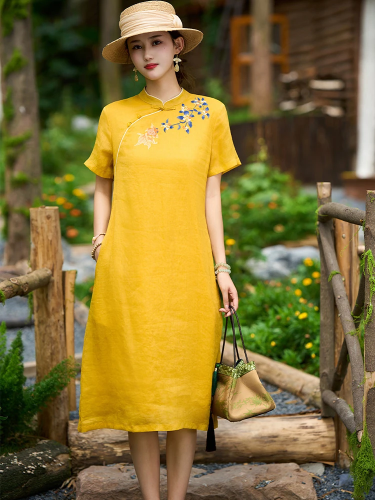 Chinses Style Women Cheongsam Dress New 2026 Summer Vintage Mandarin Collar Floral Embroidery Ladies Elegant Long Dresses M2726
Chinses Style Women Cheongsam Dress New 2026 Summer Vintage Mandarin Collar Floral Embroidery Ladies Elegant Long Dresses M2726