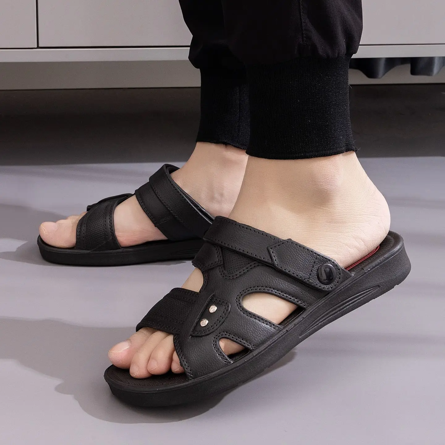 Men's sandals 2026 new leisure sports summer beach shoes driving outside wear non-slip Vietnamese cool slippers men
Men's sandals 2026 new leisure sports summer beach shoes driving outside wear non-slip Vietnamese cool slippers men