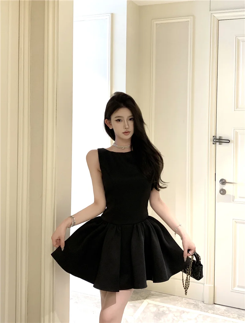 Pure Sexy Backless Dress Women's Summer French Style Sleeveless Slim A-line Short Dress Fashion Female Clothes
Pure Sexy Backless Dress Women's Summer French Style Sleeveless Slim A-line Short Dress Fashion Female Clothes