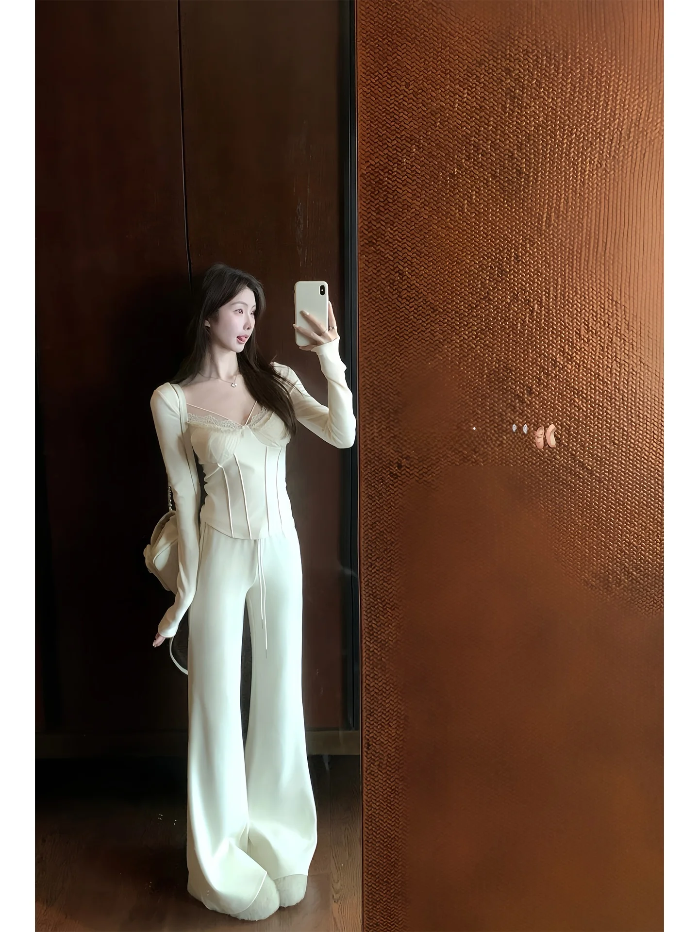 Soft Casual Pants Women's Drawstring Flared Pants Winter Korean Style Slimming Drapey Casual Trousers Comfortable Elas...
Soft Casual Pants Women's Drawstring Flared Pants Winter Korean Style Slimming Drapey Casual Trousers Comfortable Elas...
