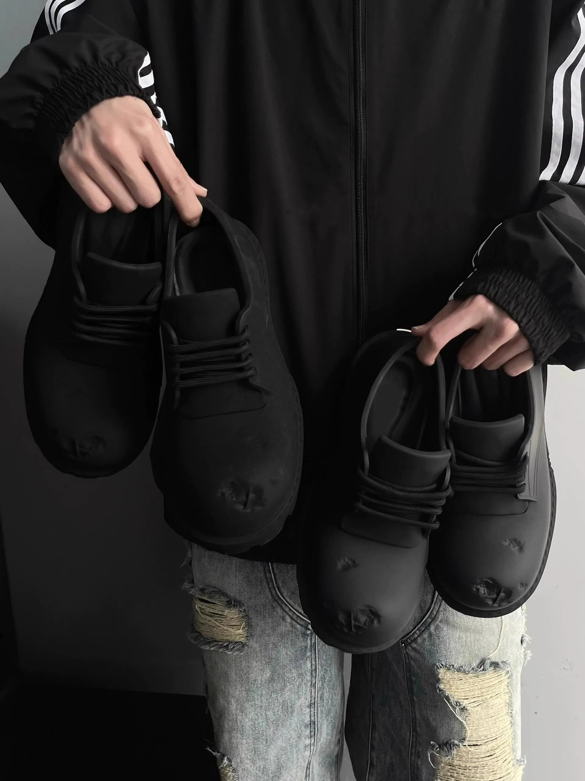 Парные туфли дерби на шнуровке с круглым носком, матовые черные удобные повседневные кроссовки, универсальные матовые туфли на высоком каблуке на толстой подошве
Парные туфли дерби на шнуровке с круглым носком, матовые черные удобные повседневные кроссовки, универсальные матовые туфли на высоком каблуке на толстой подошве