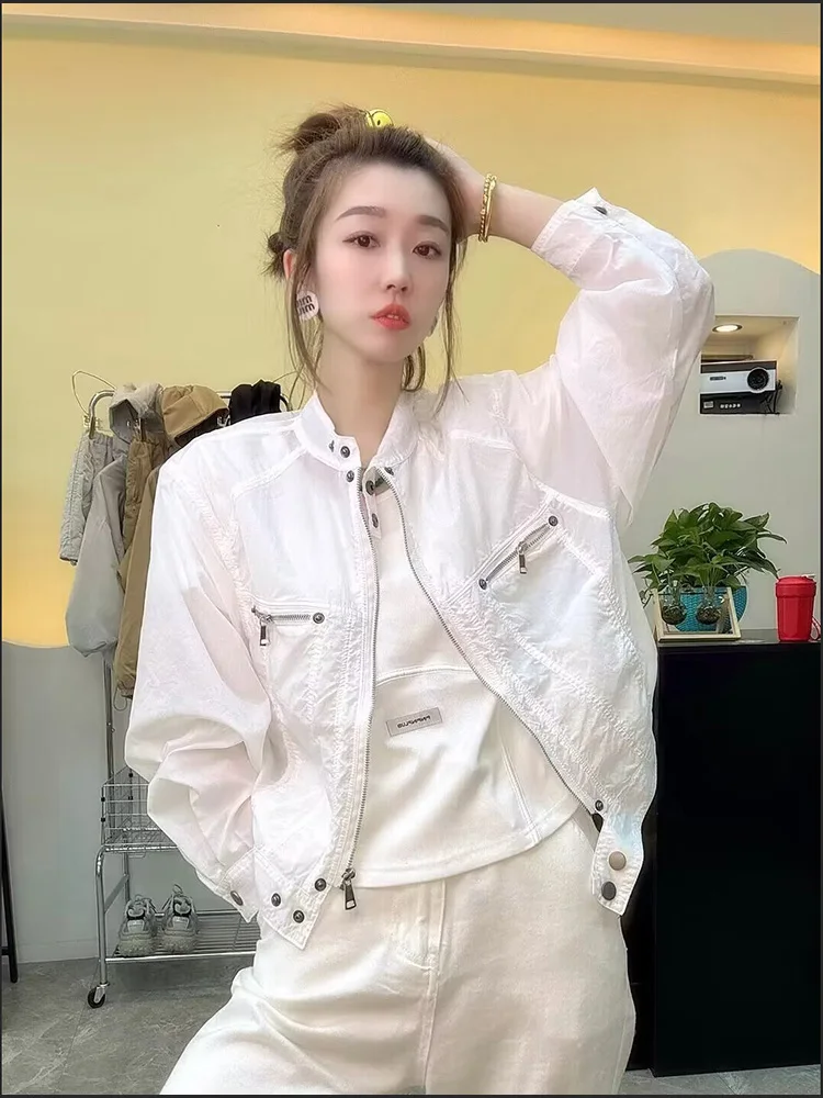 Korean style fashion design zipper and lightweight sun protection clothing women in summer 2025 new solid color short jacket
Korean style fashion design zipper and lightweight sun protection clothing women in summer 2025 new solid color short jacket