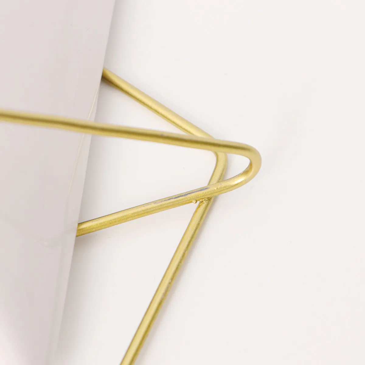 Ceramic Hanging Planter Triangle Edged Natural White Porcelain Plant Hanger for Indoor Outdoor Balcony Garden Decoration Pot
Ceramic Hanging Planter Triangle Edged Natural White Porcelain Plant Hanger for Indoor Outdoor Balcony Garden Decoration Pot
