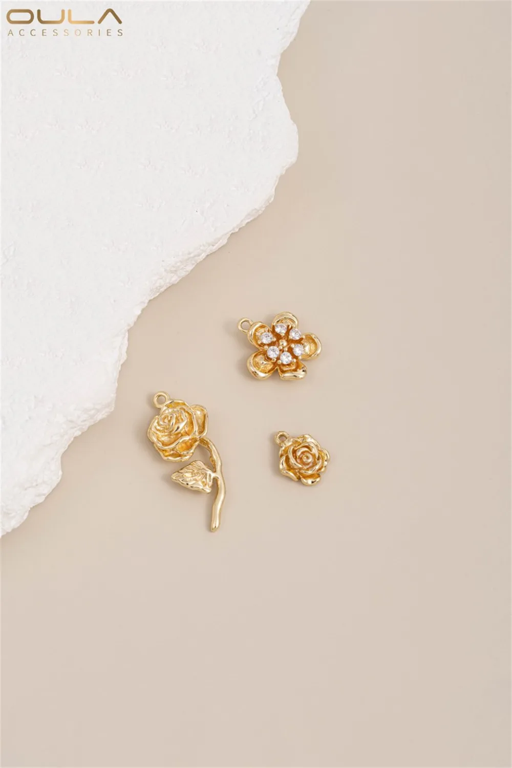 14K Gold-plated Zircon Pendant with Branches Leaves Rose Petals Handcrafted Earrings, Necklace Bracelet, Diy Accessory Pendant
14K Gold-plated Zircon Pendant with Branches Leaves Rose Petals Handcrafted Earrings, Necklace Bracelet, Diy Accessory Pendant