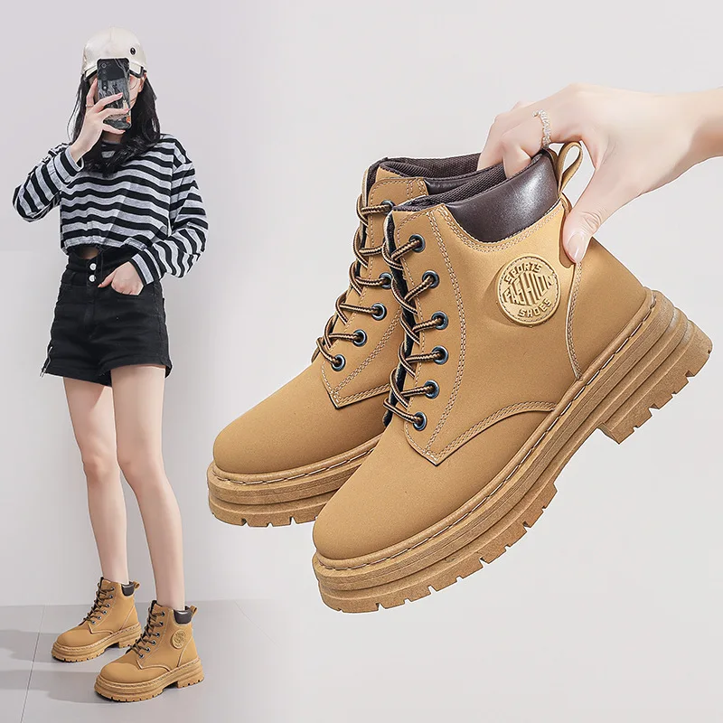 New fashionable British-style high-top ankle boots, Korean-style versatile thick-soled casual workwear snow boots 
New fashionable British-style high-top ankle boots, Korean-style versatile thick-soled casual workwear snow boots