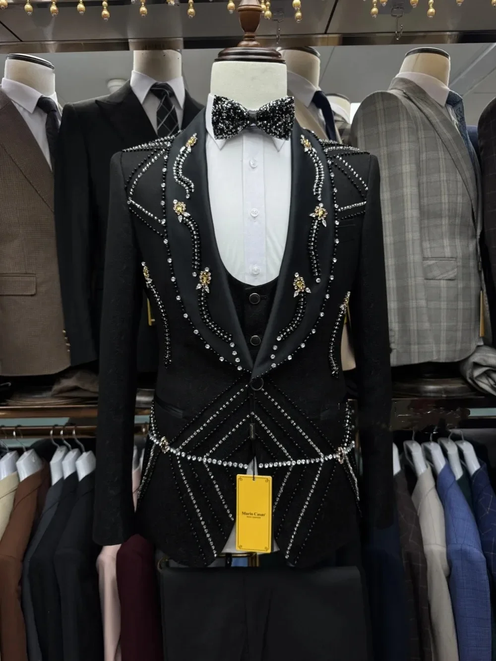 Fashion Men Suits Tailor-Made 3 Pieces Shawl Lapel Jacket Jacquard Rhinestone Blazer One Button Groom Customized Coat Vest Pants
Fashion Men Suits Tailor-Made 3 Pieces Shawl Lapel Jacket Jacquard Rhinestone Blazer One Button Groom Customized Coat Vest Pants
