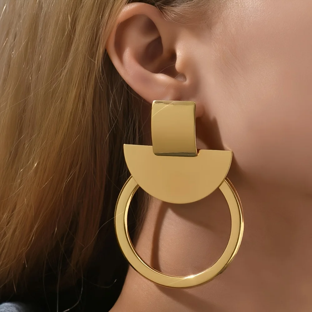 Pair of Gold Geometric Semi-Circle Hoop Earrings for Women Metal Glossy Splice Design European Style Commute Chic Sensation Ear
Pair of Gold Geometric Semi-Circle Hoop Earrings for Women Metal Glossy Splice Design European Style Commute Chic Sensation Ear