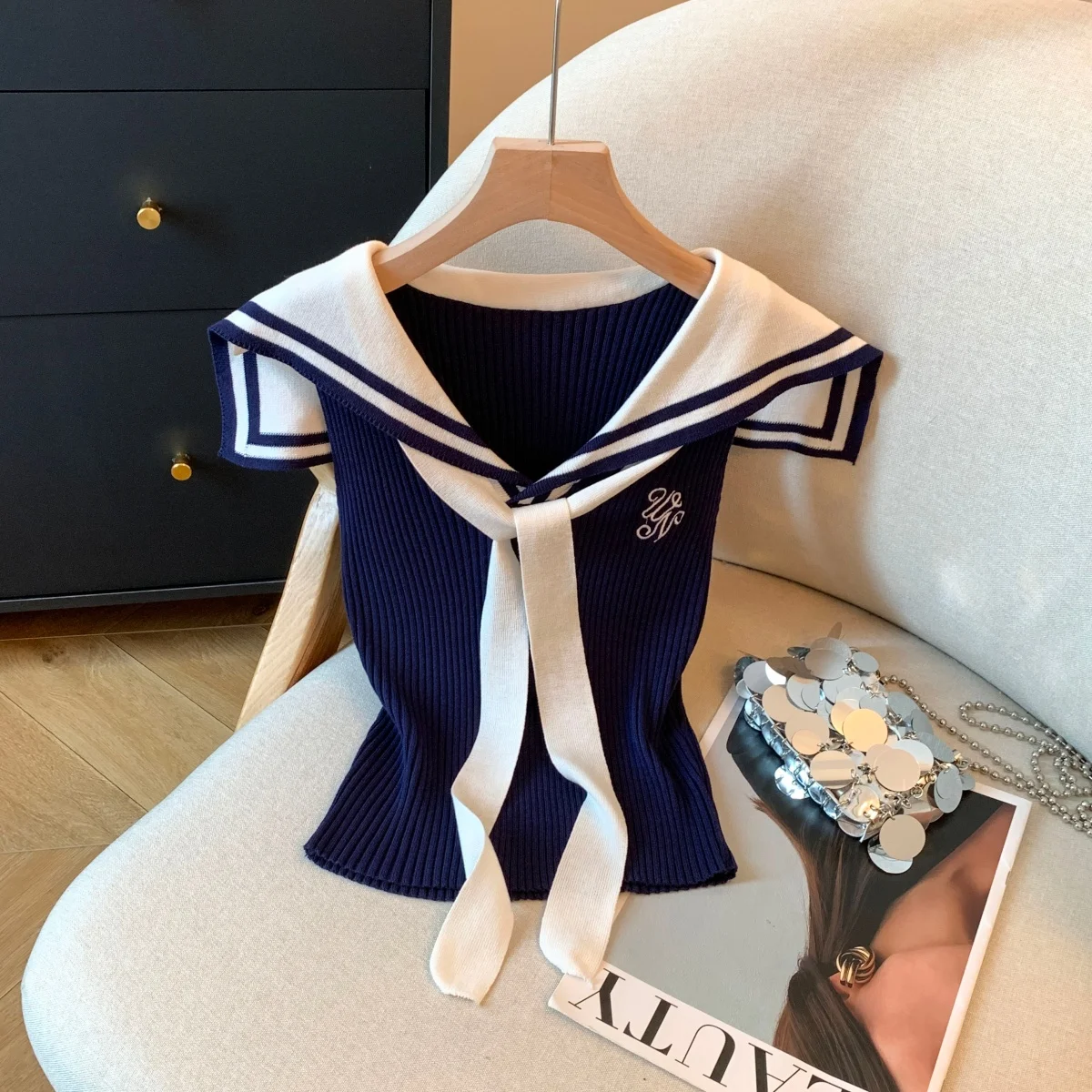 Naval Collar Color Block Knitted Vest Women's Sleeveless Summer Fashionable Top College Style Contrast Color Design Sensation
Naval Collar Color Block Knitted Vest Women's Sleeveless Summer Fashionable Top College Style Contrast Color Design Sensation