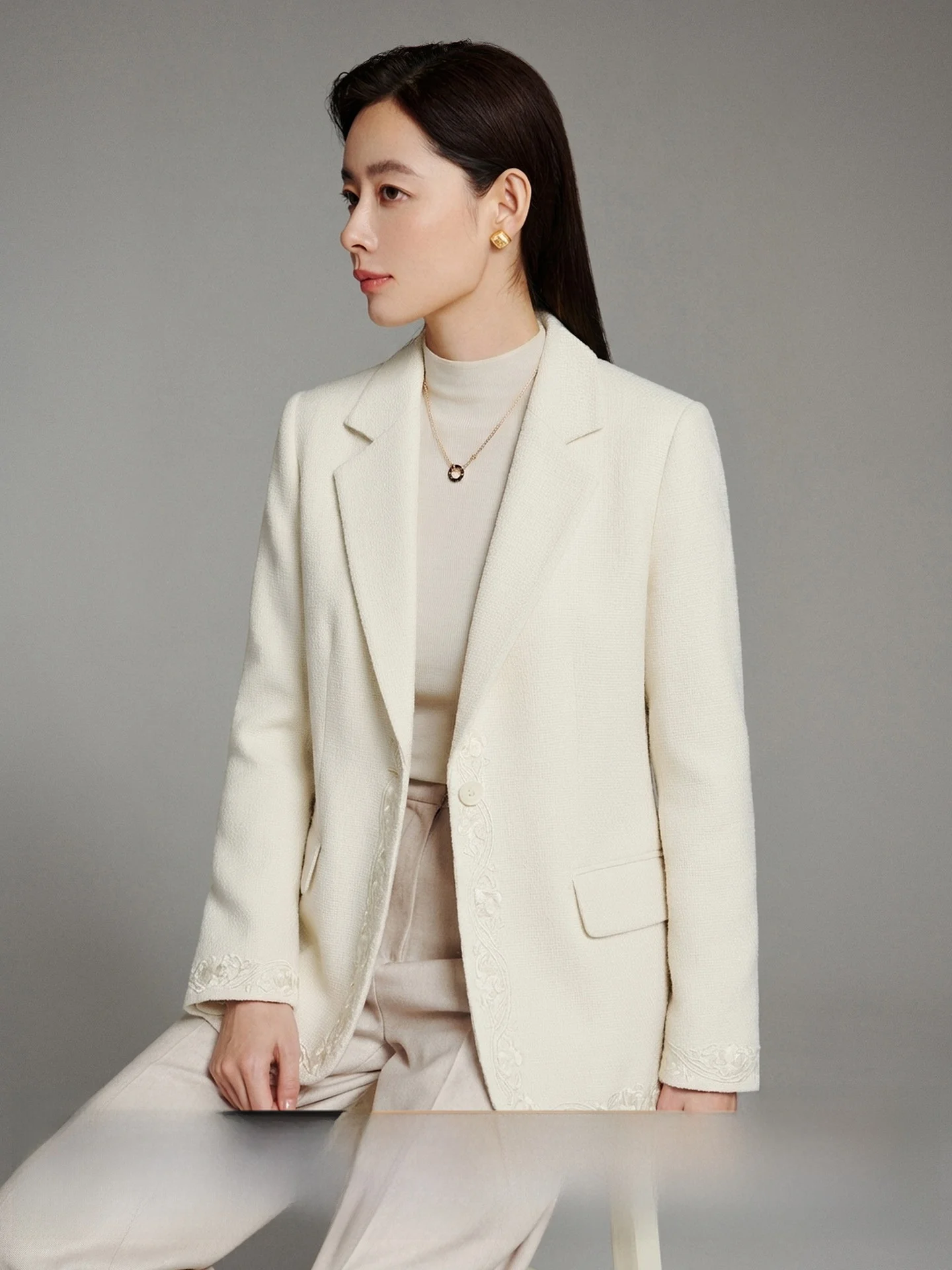 Ele Acetate Suit Jaet for Women Casual Embroidered Office Versatile Long Sve Breathable Spring Commute Outerwear
Ele Acetate Suit Jaet for Women Casual Embroidered Office Versatile Long Sve Breathable Spring Commute Outerwear