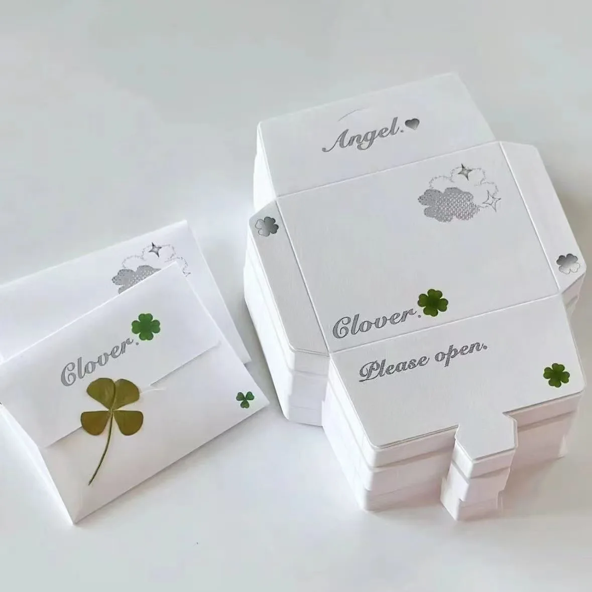 1PC High-Quality Four-Leaf Clover Envelope And Letter Paper Set, Creative Blessing Souvenir Gift for Handwritten Messages
1PC High-Quality Four-Leaf Clover Envelope And Letter Paper Set, Creative Blessing Souvenir Gift for Handwritten Messages
