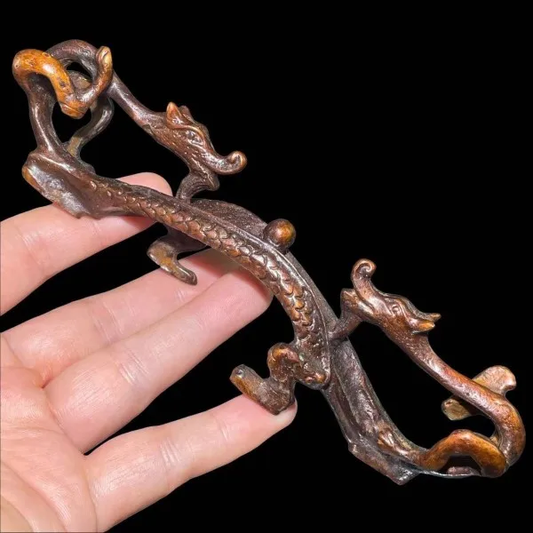 Copper Double Dragon Pen Holder Four Treasures of the Study Book Case Brush Holder Measure Head-Raising Day Pressure Pen Holder
Copper Double Dragon Pen Holder Four Treasures of the Study Book Case Brush Holder Measure Head-Raising Day Pressure Pen Holder