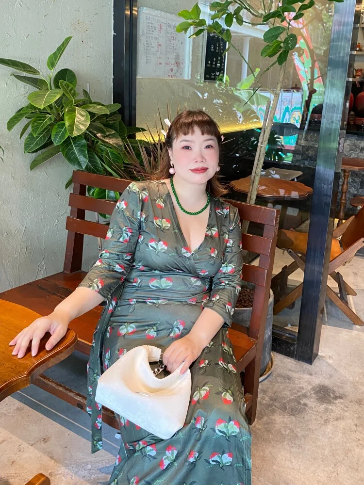 Sexy Large Size One-Piece Dress Deep V-Neck Peach Print Long Summer Dress for Home Use Commute Style Polyester Material
Sexy Large Size One-Piece Dress Deep V-Neck Peach Print Long Summer Dress for Home Use Commute Style Polyester Material