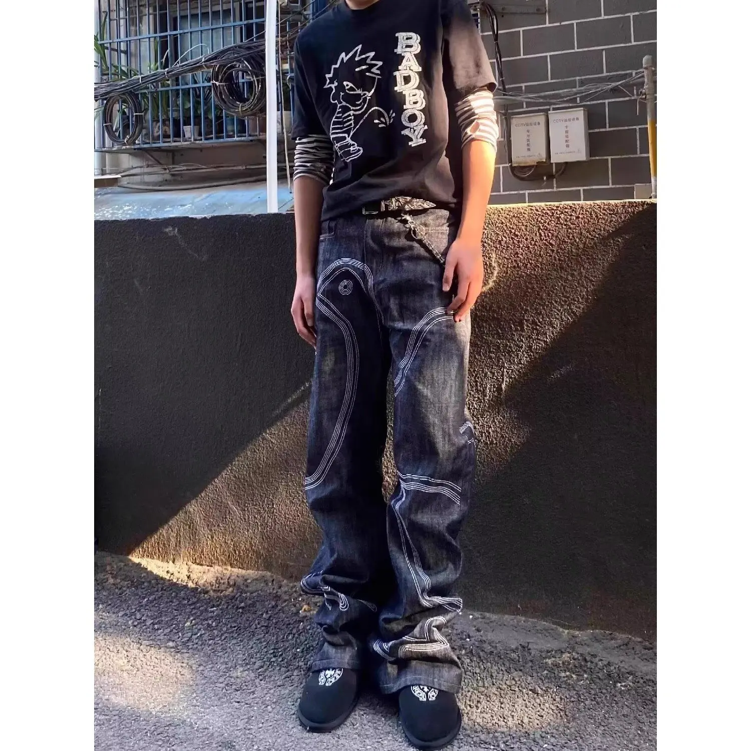 Американские винтажные потертые джинсовые брюки для спецодежды — новое издание унисекс с лоскутным дизайном для нишевого и модного образа
Американские винтажные потертые джинсовые брюки для спецодежды — новое издание унисекс с лоскутным дизайном для нишевого и модного образа