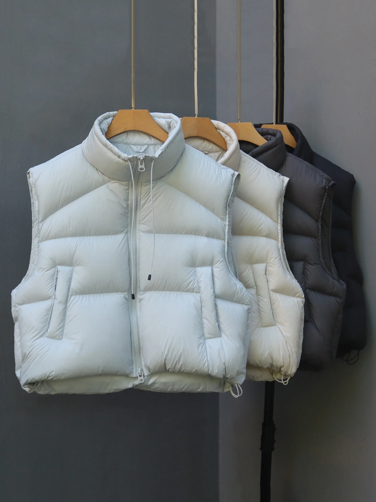 Women's ort Puffer Vest Warm Stand Collar 90 White Du down Bread Vest Jaet Trendy Commute Sle Memory Fabric Elastic Seal
Women's ort Puffer Vest Warm Stand Collar 90 White Du down Bread Vest Jaet Trendy Commute Sle Memory Fabric Elastic Seal