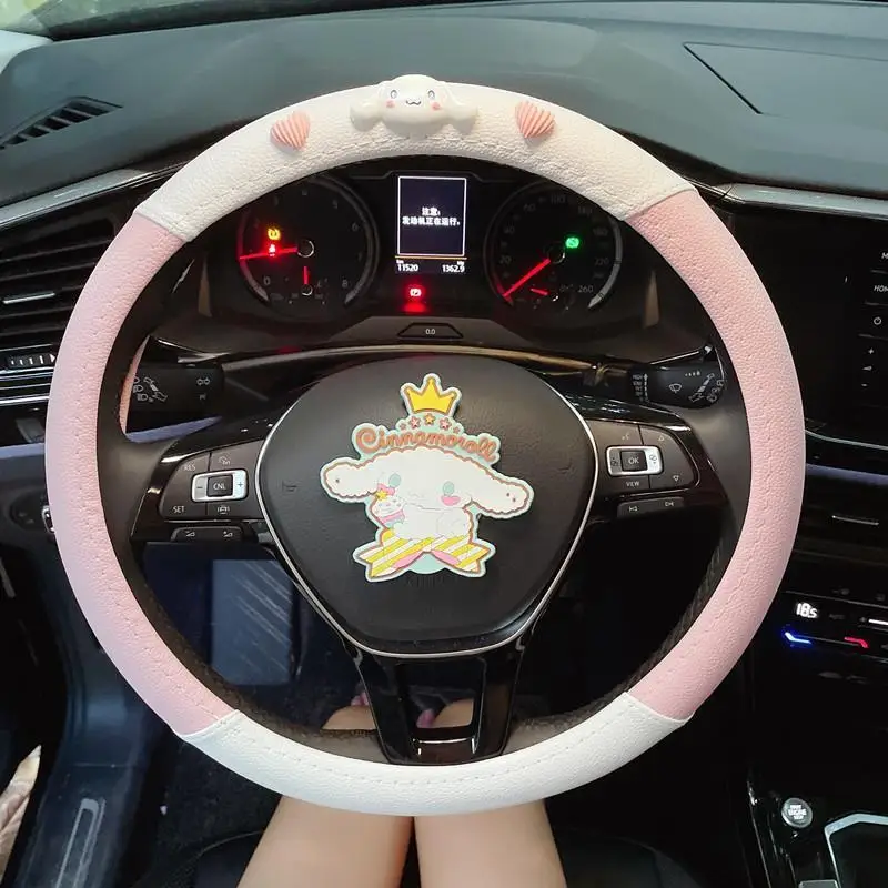 Милый теплый защитный чехол на руль Sanrio, высококачественный милый мультяшный чехол из искусственной кожи для кукол, аксессуары для украшения автомобиля
Милый теплый защитный чехол на руль Sanrio, высококачественный милый мультяшный чехол из искусственной кожи для кукол, аксессуары для украшения автомобиля