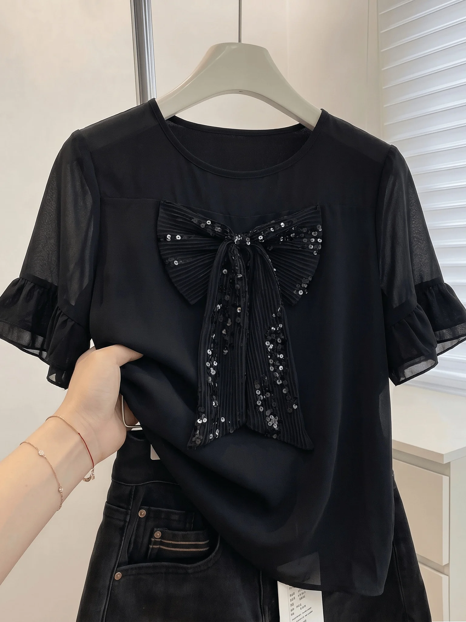 Black Knot Sequin Bell Sleeve Women's Chiffon Top Korean Style Loose Fit Summer New Arrival plus Size Fashionable A...
Black Knot Sequin Bell Sleeve Women's Chiffon Top Korean Style Loose Fit Summer New Arrival plus Size Fashionable A...