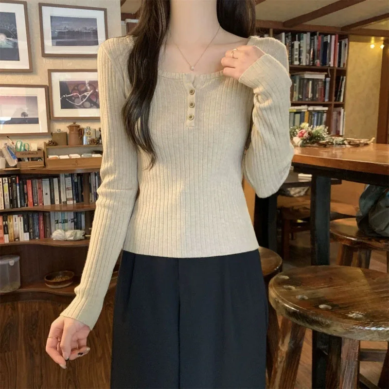 Autumn Winter Knitted Women Sweater Solid Color Basic Slim Button-Up O-Neck Pullovers Woman Korean Short Soft Warm Knit Jumper
Autumn Winter Knitted Women Sweater Solid Color Basic Slim Button-Up O-Neck Pullovers Woman Korean Short Soft Warm Knit Jumper