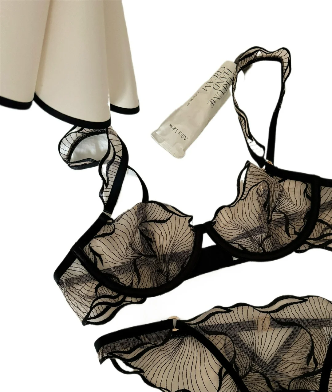 KUCLUT Fairy mesh stretch embroidery temperament lingerie ultra-thin lace thin underwear girl hollowed out bra set
KUCLUT Fairy mesh stretch embroidery temperament lingerie ultra-thin lace thin underwear girl hollowed out bra set