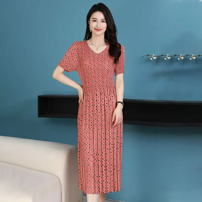 Fashion summer new pleated dress printed short sleeves thin young mother foreign style large size pleated skirt
Fashion summer new pleated dress printed short sleeves thin young mother foreign style large size pleated skirt