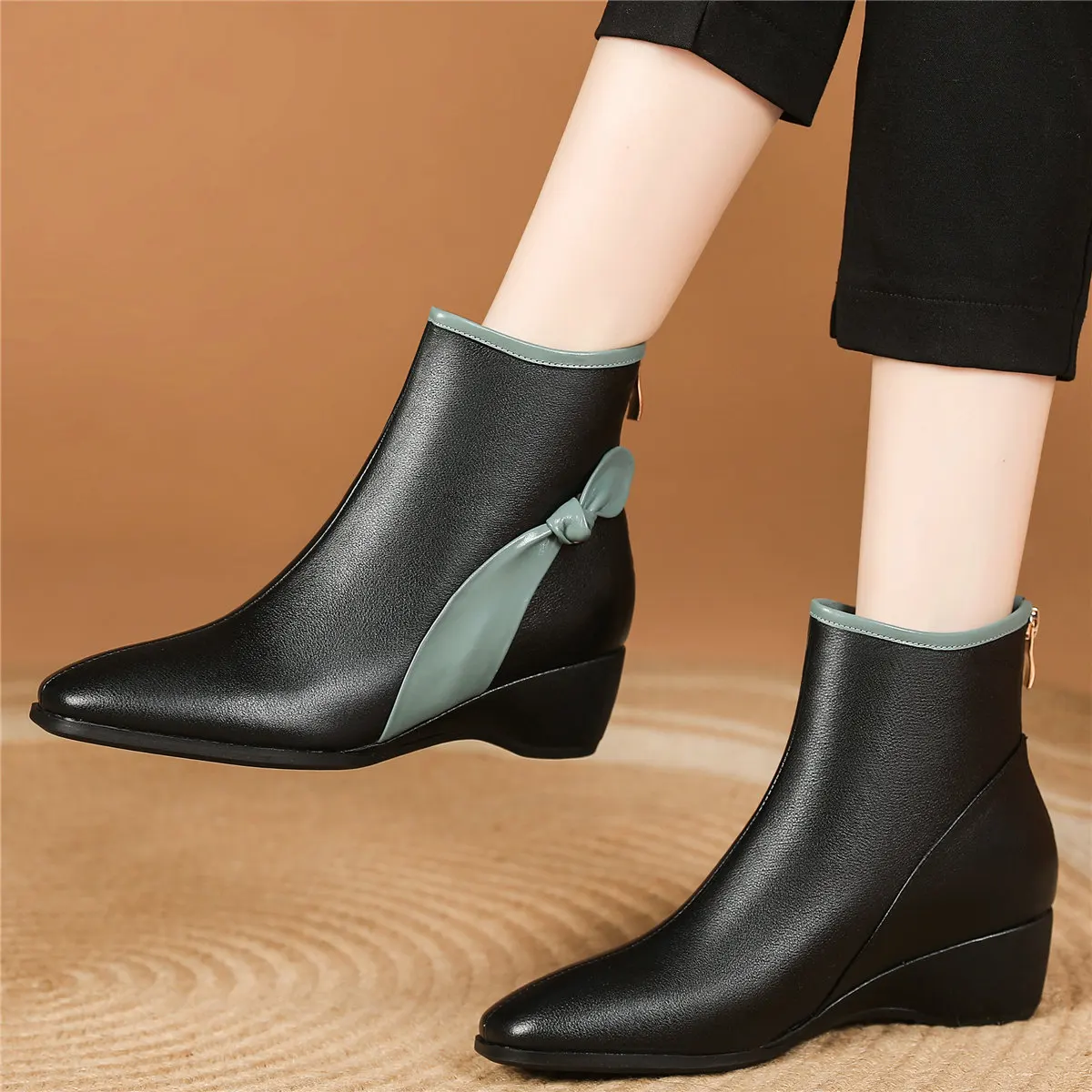 High Top Fashion Sneakers Women Genuine Leather Wedges High Heel Ankle Boots Female Winter Square Toe Pumps Shoes Casual Shoes
High Top Fashion Sneakers Women Genuine Leather Wedges High Heel Ankle Boots Female Winter Square Toe Pumps Shoes Casual Shoes