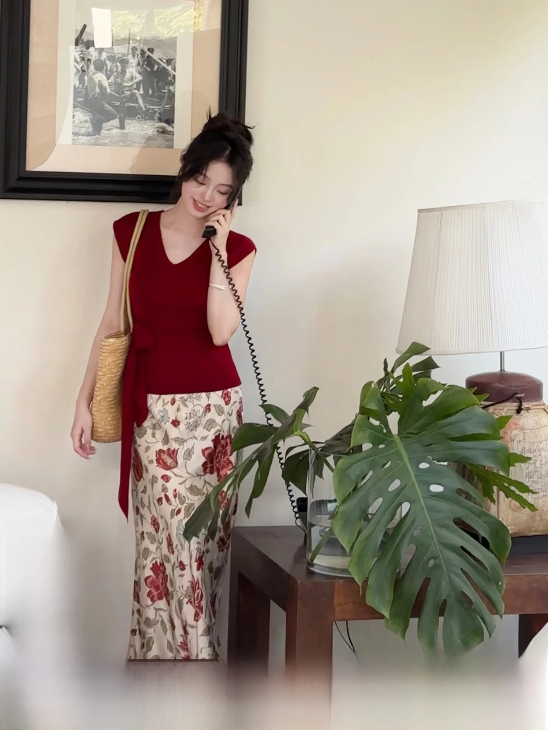 Elegant Vintage High Waist A-Line Fish Tail Skirt with Large Flowers Half Body Skirt for Women Resistant to Deformation
Elegant Vintage High Waist A-Line Fish Tail Skirt with Large Flowers Half Body Skirt for Women Resistant to Deformation