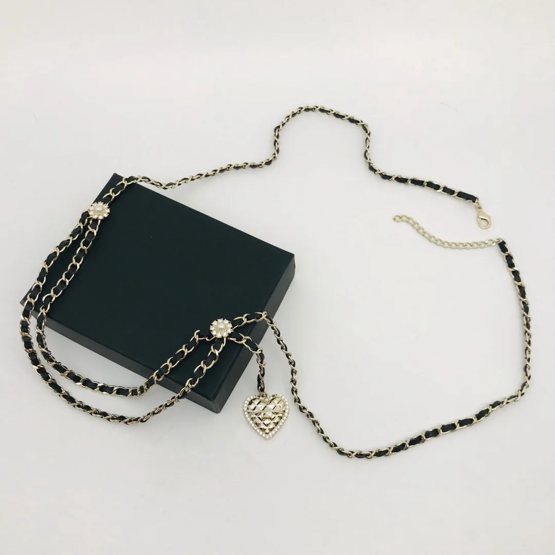 Personality fashion niche simple retro heart pendant wearing leather double waist chain
Personality fashion niche simple retro heart pendant wearing leather double waist chain
