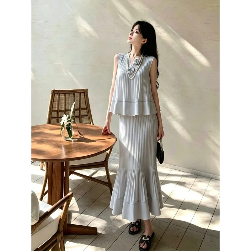 Miyake Pleated Skirt Set Solid Color Casual Sleeveless Vest+Skirt Two-Piece Set for Women 2026 Summer New High-End Slim Fit Set
Miyake Pleated Skirt Set Solid Color Casual Sleeveless Vest+Skirt Two-Piece Set for Women 2026 Summer New High-End Slim Fit Set