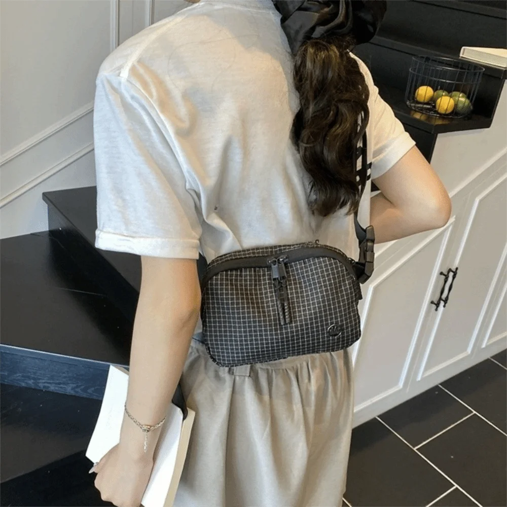 Solid Color Nylon Shoulder Bag Leisure Multipocket Crossbody Bag Korean Style Adjustable Strap Sports Phone Bag Sports
Solid Color Nylon Shoulder Bag Leisure Multipocket Crossbody Bag Korean Style Adjustable Strap Sports Phone Bag Sports