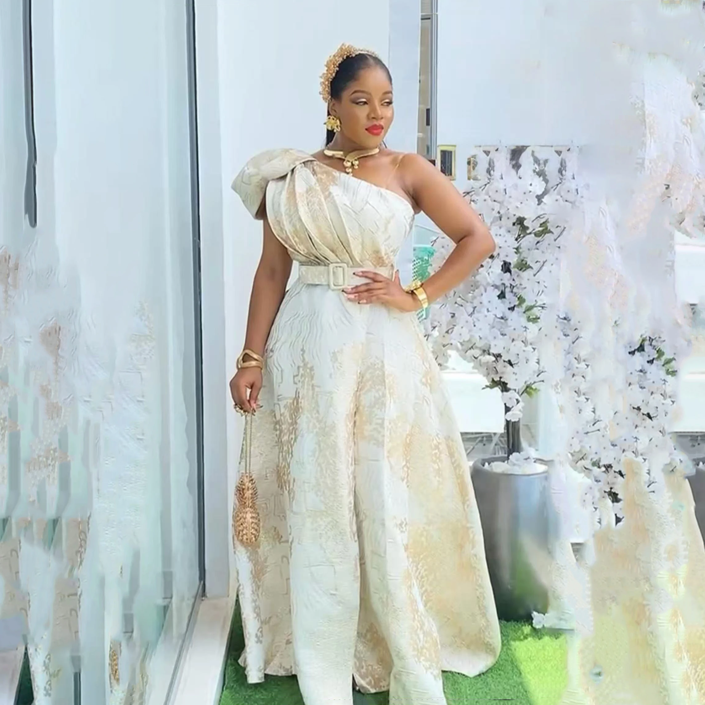 2025 Fashionable White Satin Prom Dress One Shoulder Applique Evening Gowns A Line Sleeveless Prom Gowns Formal Occasion Dresses
2025 Fashionable White Satin Prom Dress One Shoulder Applique Evening Gowns A Line Sleeveless Prom Gowns Formal Occasion Dresses