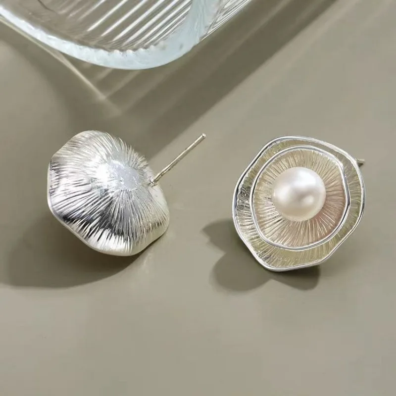 French Temperament Lotus Leaf Pearl Stud Earrings Exquisite Niche Unique Earrings Silver Needle High-end Earrings Qingdao Jewelr
French Temperament Lotus Leaf Pearl Stud Earrings Exquisite Niche Unique Earrings Silver Needle High-end Earrings Qingdao Jewelr