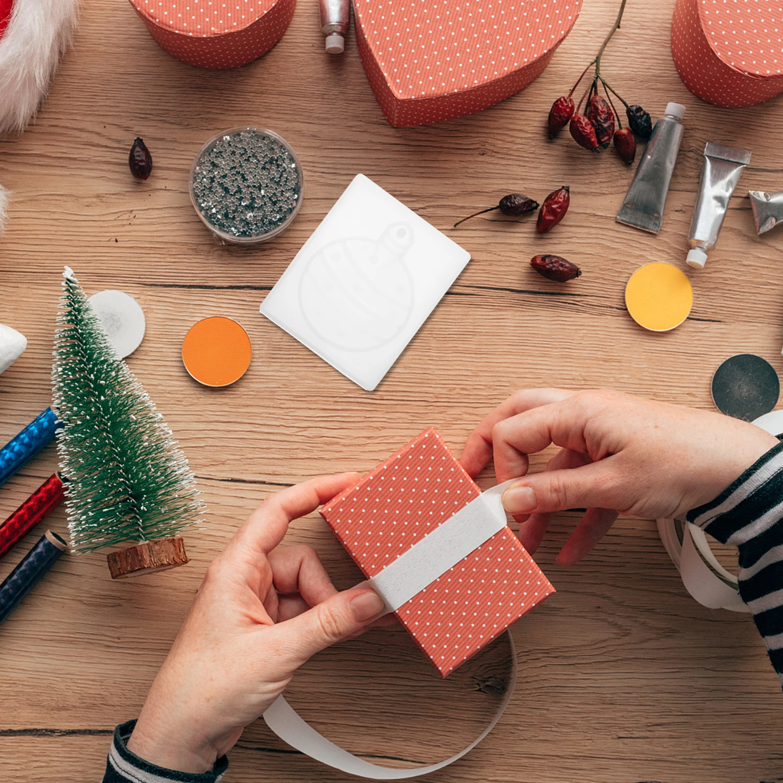 2 Pcs Christmas Ball Mold Pendant Making Epoxy Molds Xmas Ornaments Key Ring Hanging Mould Silica Gel Silicone Craft 
2 Pcs Christmas Ball Mold Pendant Making Epoxy Molds Xmas Ornaments Key Ring Hanging Mould Silica Gel Silicone Craft