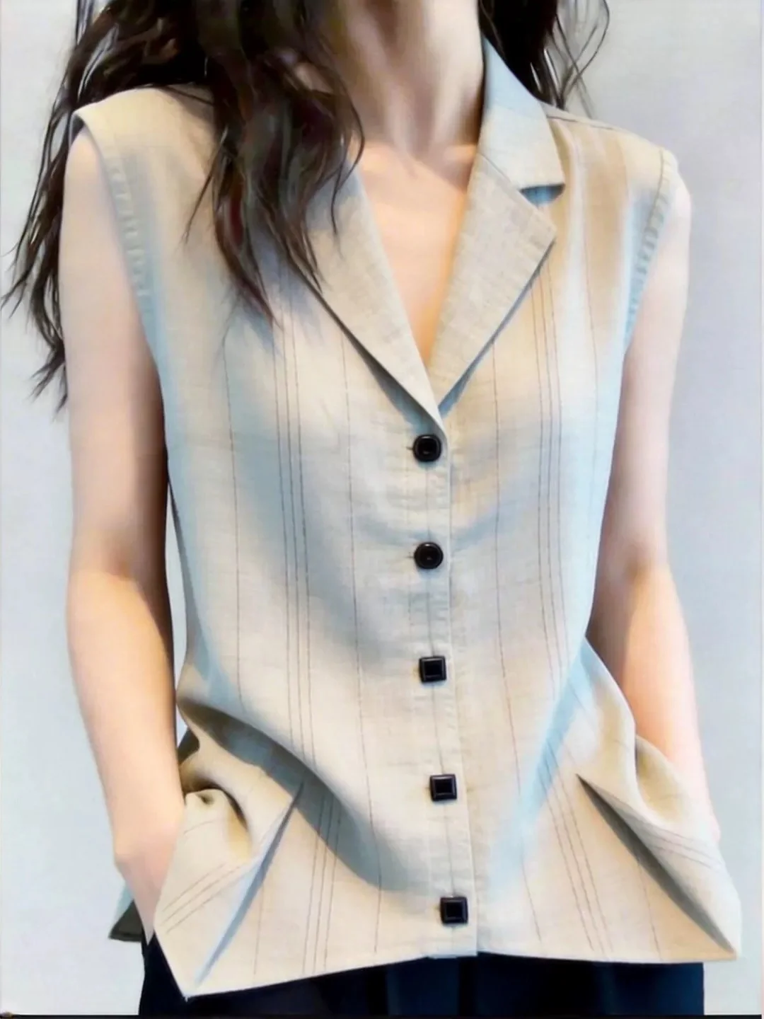 Elegant Unique Design Single Button Vest Sleeveless Top for Women Korean Style Straight Cut Silk Material Summer Fashion
Elegant Unique Design Single Button Vest Sleeveless Top for Women Korean Style Straight Cut Silk Material Summer Fashion