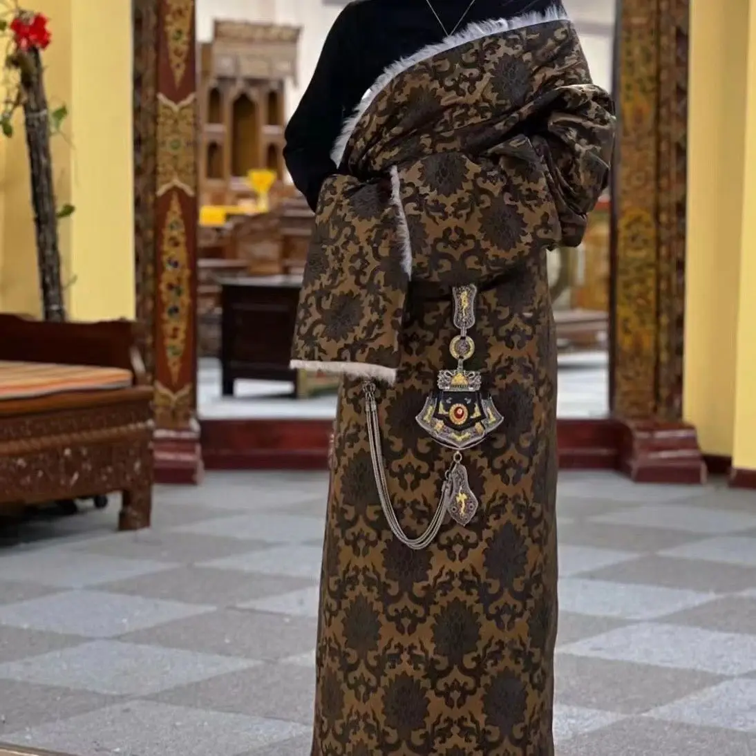 Тибетский халат, зимние костюмы, топ, комплект в этническом стиле, танцевальная жизнь, осень и
Тибетский халат, зимние костюмы, топ, комплект в этническом стиле, танцевальная жизнь, осень и