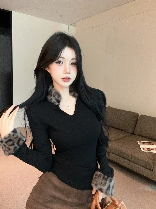 American Retro Spicy Girl Leopard Print V-Neck Base Shirt Unique Body Shape Slimming Top Inner Wear Casual Women's Jacket
American Retro Spicy Girl Leopard Print V-Neck Base Shirt Unique Body Shape Slimming Top Inner Wear Casual Women's Jacket