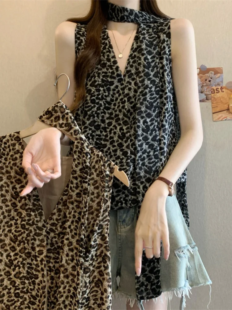 Black Leopard Print Neck Hanging Sleeveless V-Neck Chiffon Top Women Summer American Hot Girl Street Style High Fashion Sensa...
Black Leopard Print Neck Hanging Sleeveless V-Neck Chiffon Top Women Summer American Hot Girl Street Style High Fashion Sensa...