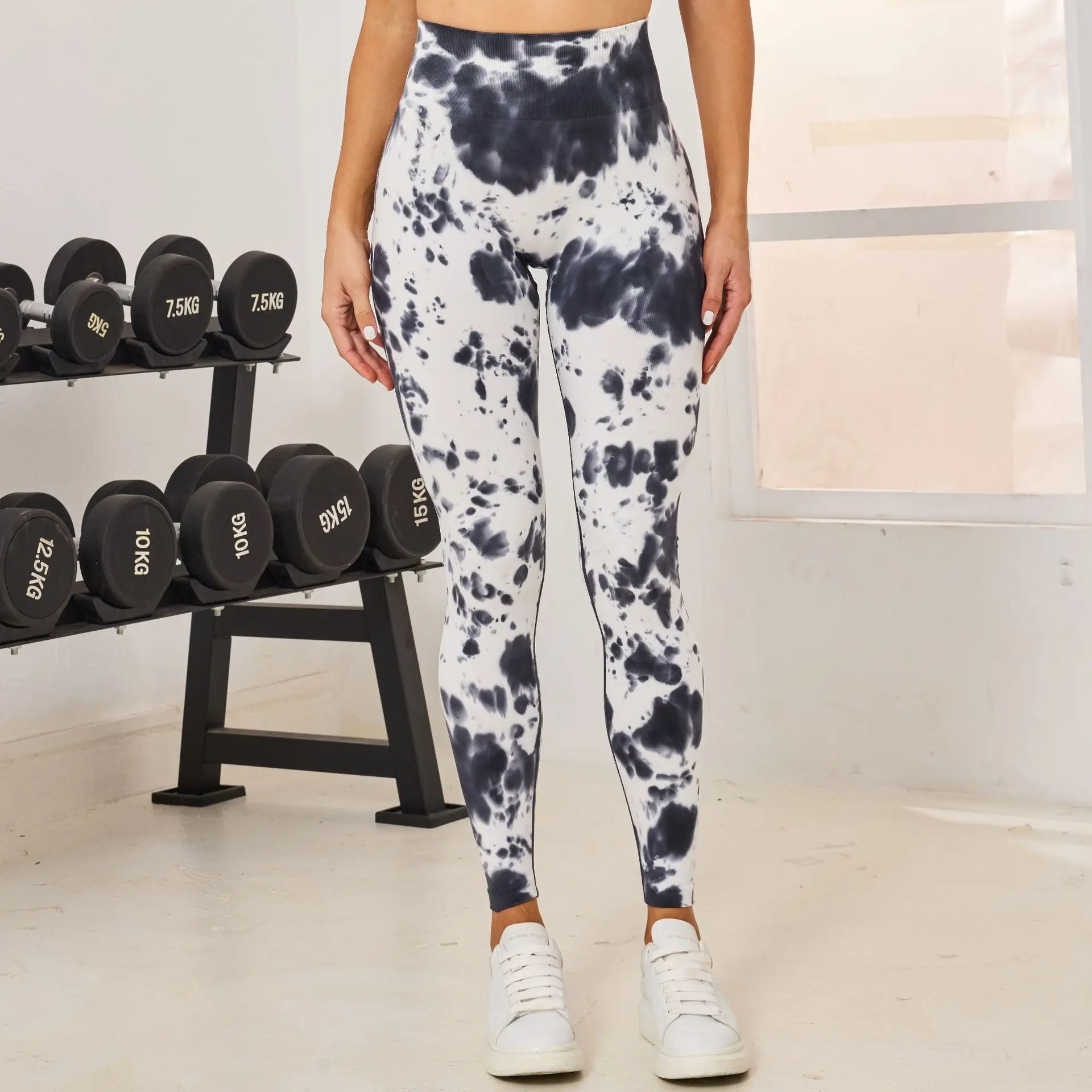 1 piece of wolf head hand-painted shorts for women's fitness seamless knitted bottom pants high waist and hip lifting pants
1 piece of wolf head hand-painted shorts for women's fitness seamless knitted bottom pants high waist and hip lifting pants
