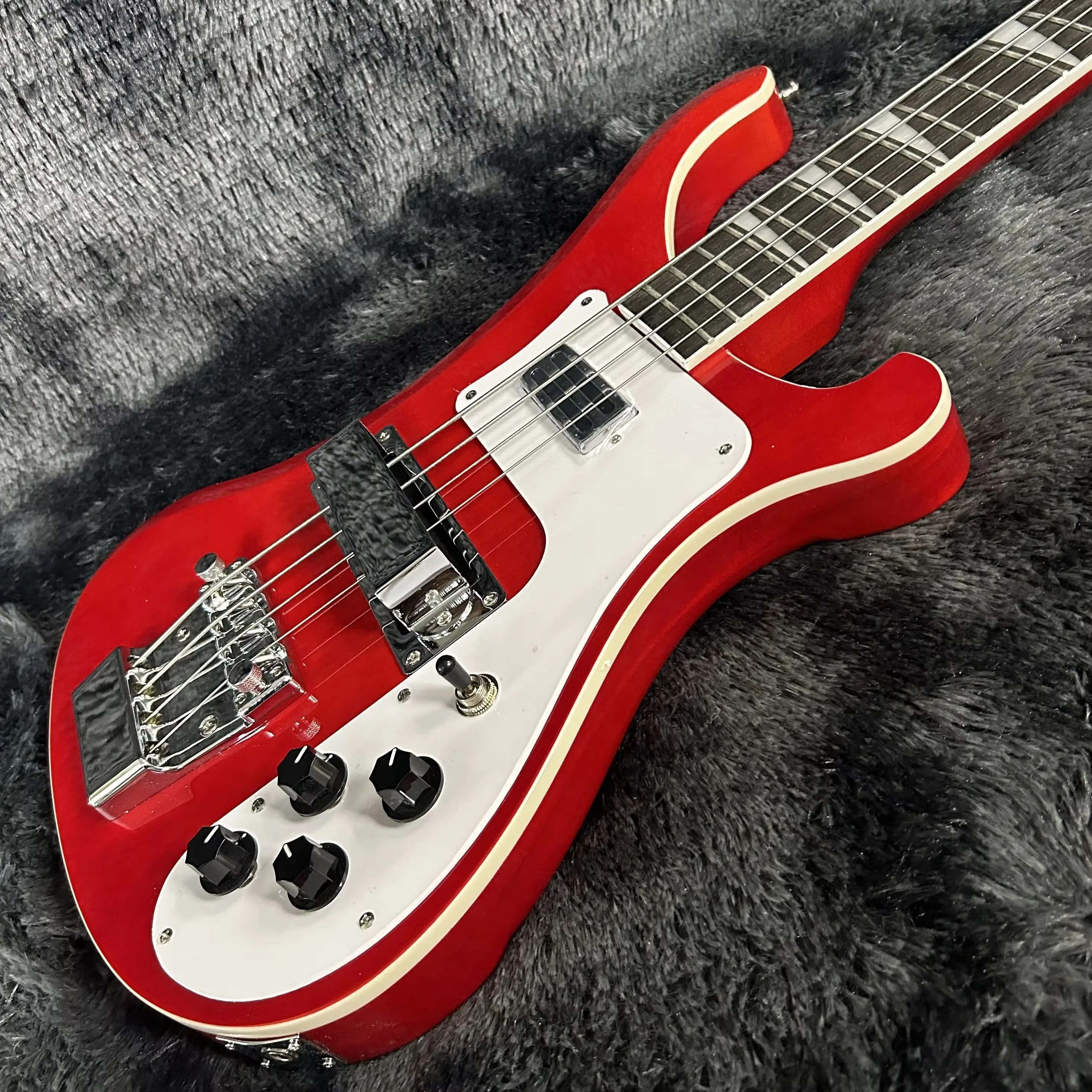 Hot Sale Bass Guitars Transparent Red Color 4003 Version Rickenback 844 mm Scale Length
Hot Sale Bass Guitars Transparent Red Color 4003 Version Rickenback 844 mm Scale Length