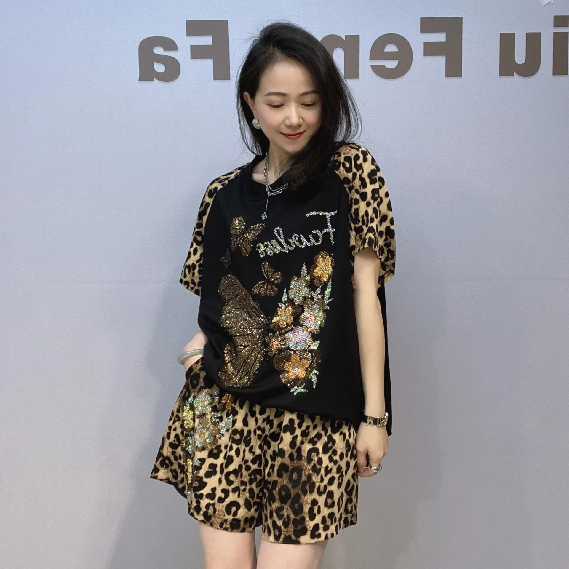 Summer Two Piece Sets Womens Outfits Leopard Pritned Bufferfly Diamonds Black Tracksuit Short Suit Women Clothes Casual Knitwear
Summer Two Piece Sets Womens Outfits Leopard Pritned Bufferfly Diamonds Black Tracksuit Short Suit Women Clothes Casual Knitwear