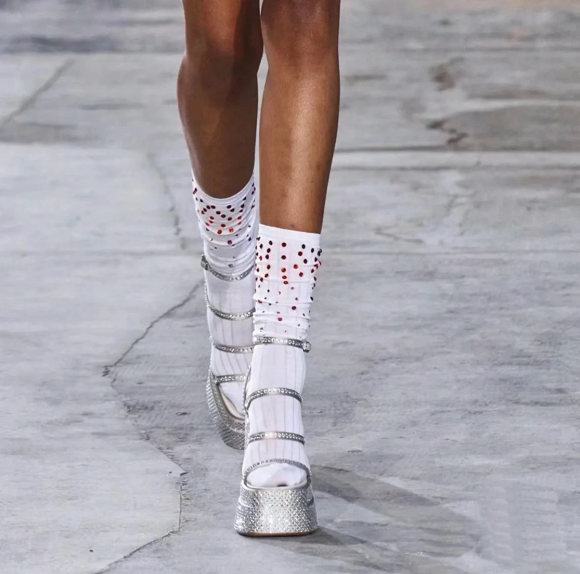 Double Platform Adorned With Rhinestone Sandals Four Single Straps Buckle Shoes Runway Party Designer Summer Sexy Footwear
Double Platform Adorned With Rhinestone Sandals Four Single Straps Buckle Shoes Runway Party Designer Summer Sexy Footwear