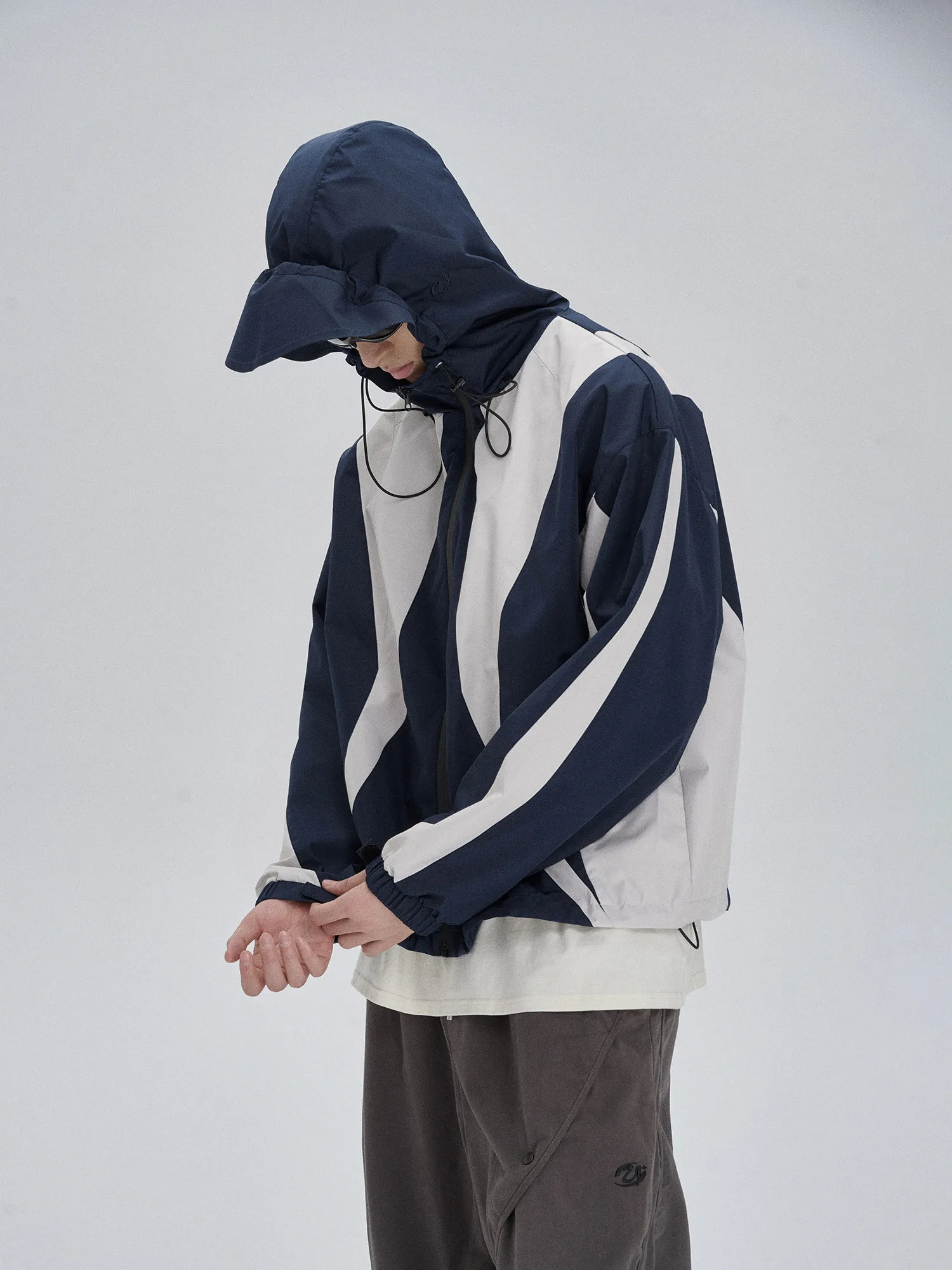 UNDEMPT Outdoor windproof hooded jacket color-blocked casual cycling jacket with a hood streetwear
UNDEMPT Outdoor windproof hooded jacket color-blocked casual cycling jacket with a hood streetwear