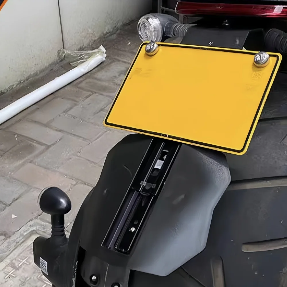 Shortened Rear License Plate Bracket, Upgraded Plate Mount & Retractable Fender for Benda LFC700 Motorcycle Modification
Shortened Rear License Plate Bracket, Upgraded Plate Mount & Retractable Fender for Benda LFC700 Motorcycle Modification