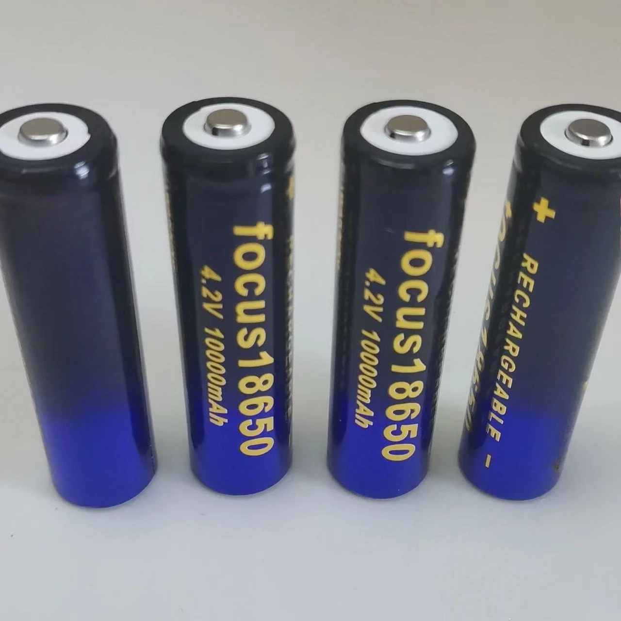 18650 литиевая батарея 4,2 В сильный свет фонарик вентилятор большой емкости прочная аккумуляторная батарея
18650 литиевая батарея 4,2 В сильный свет фонарик вентилятор большой емкости прочная аккумуляторная батарея