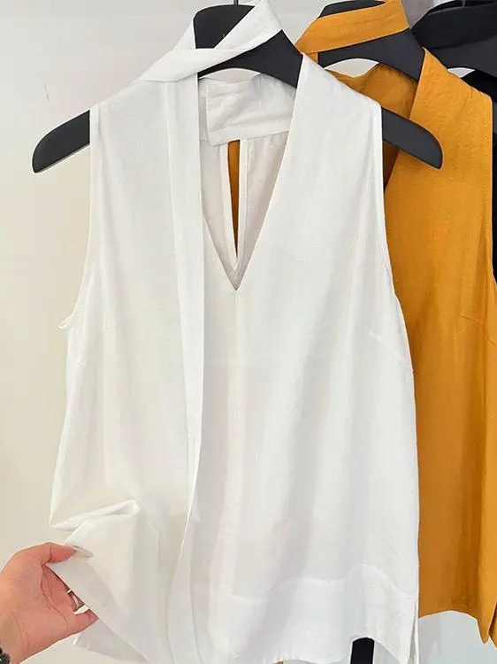 College Style Sleeveless V-Neck Vest Women's Fashionable Slimming Summer New Hanging Neck Doll Shirt Unique Top Trendy
College Style Sleeveless V-Neck Vest Women's Fashionable Slimming Summer New Hanging Neck Doll Shirt Unique Top Trendy